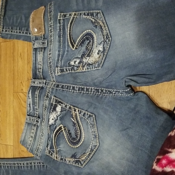 Silver Suki Mid-rise Skinny distressed Size 30/31 - Picture 6 of 9